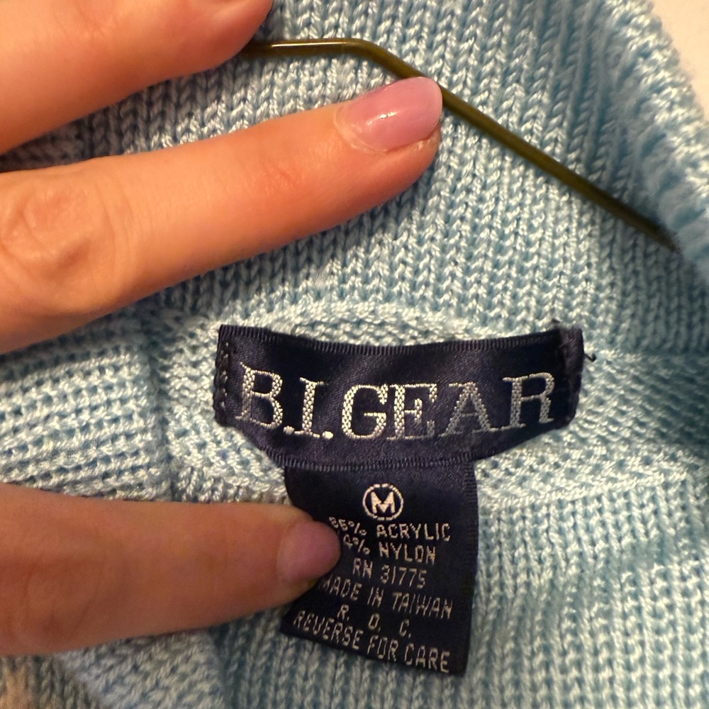 Vintage ( 80s) Blue and Cream Fair Isle Knit Sweater with pearl detail - Picture 4 of 9